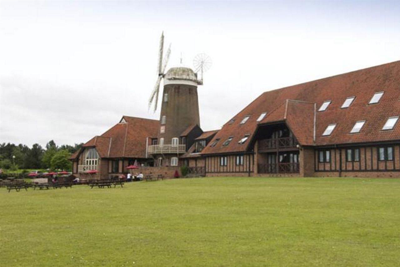 Premier Inn Milton Keynes South Eksteriør billede